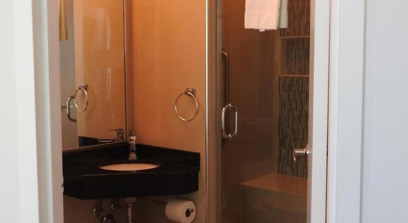 Tower Hotel At Fallsview Ниагарски водопад Екстериор снимка