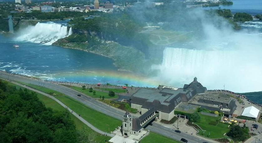 Tower Hotel At Fallsview Ниагарски водопад Екстериор снимка