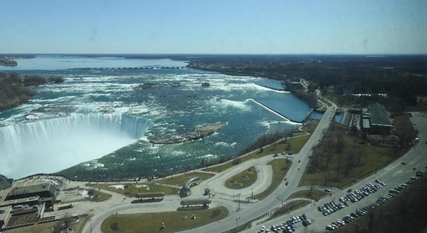 Tower Hotel At Fallsview Ниагарски водопад Екстериор снимка