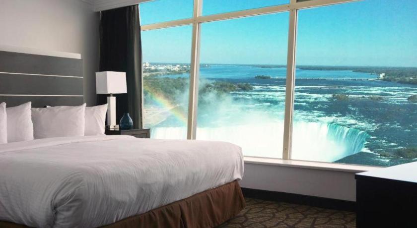 Tower Hotel At Fallsview Ниагарски водопад Екстериор снимка