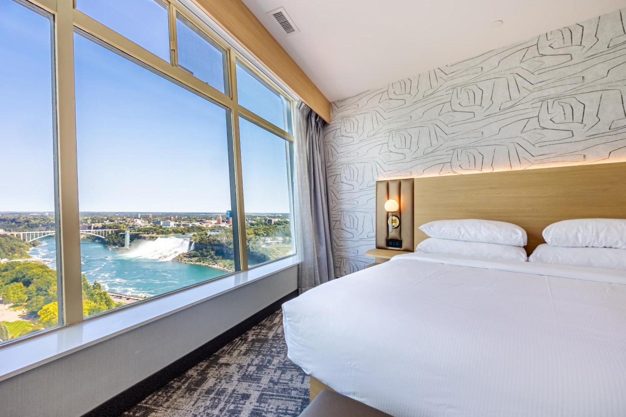 Tower Hotel At Fallsview Ниагарски водопад Екстериор снимка