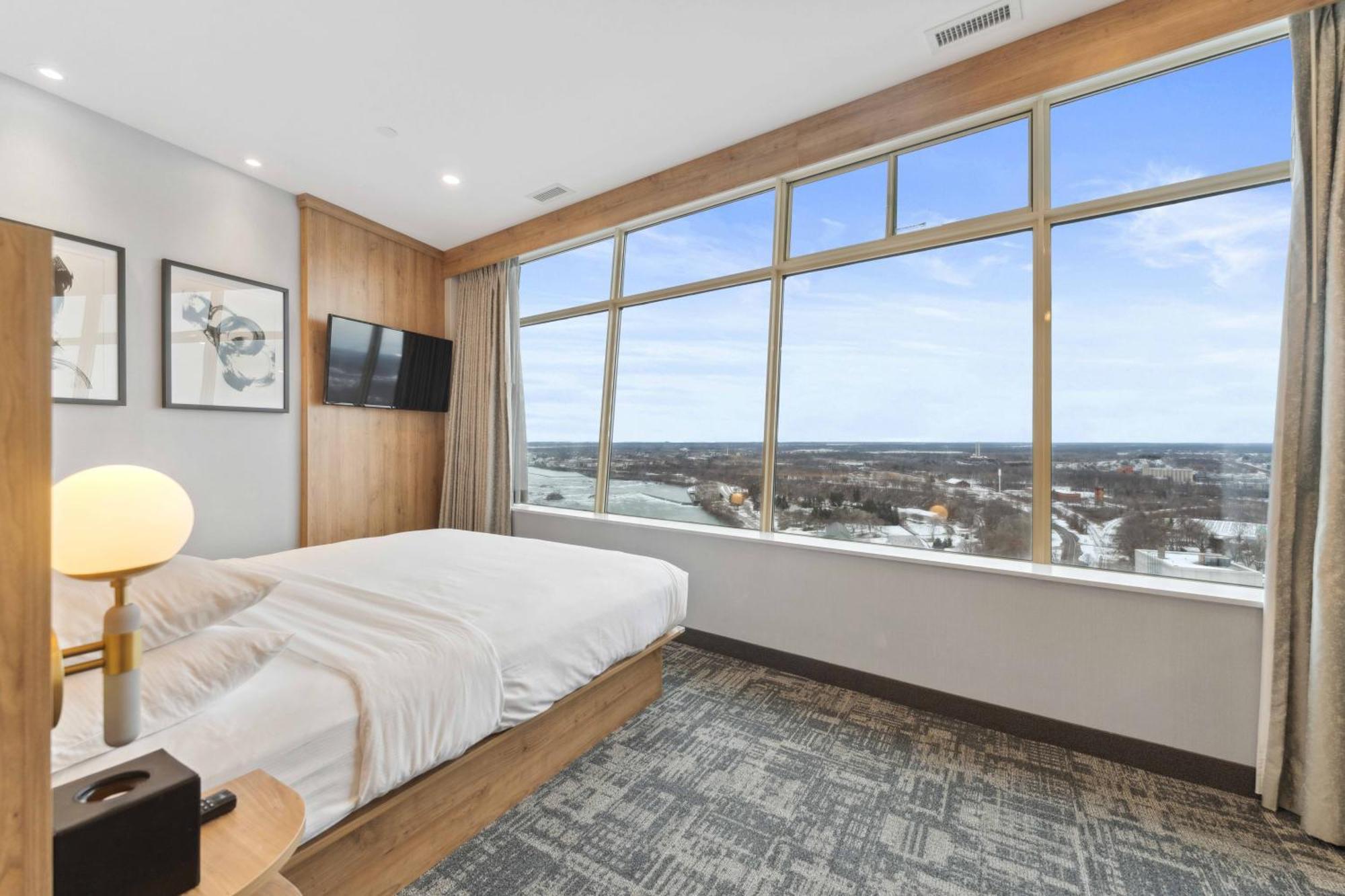 Tower Hotel At Fallsview Ниагарски водопад Екстериор снимка