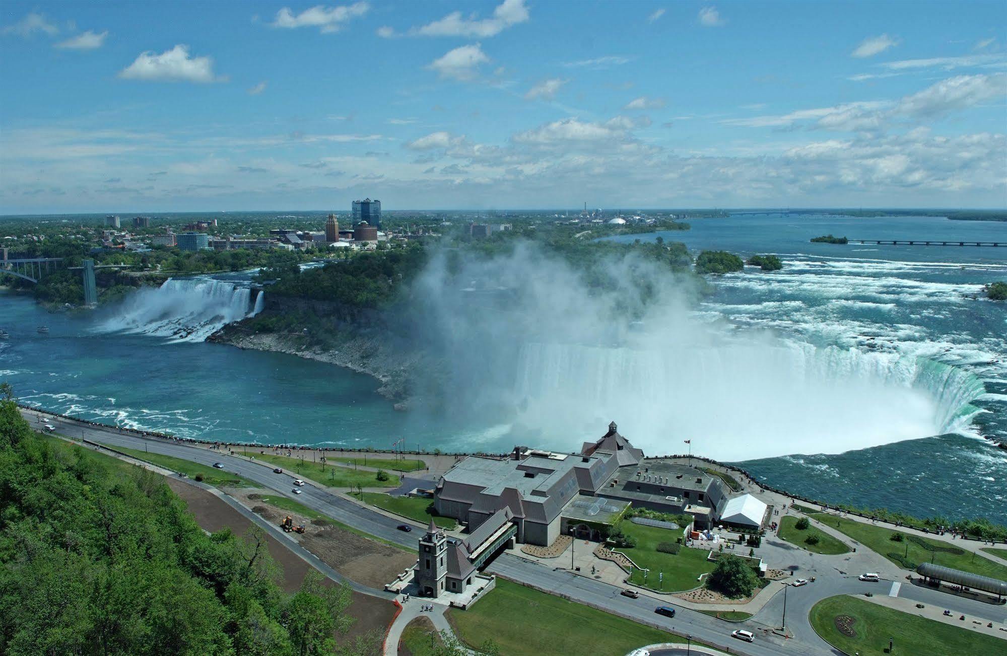 Tower Hotel At Fallsview Ниагарски водопад Екстериор снимка