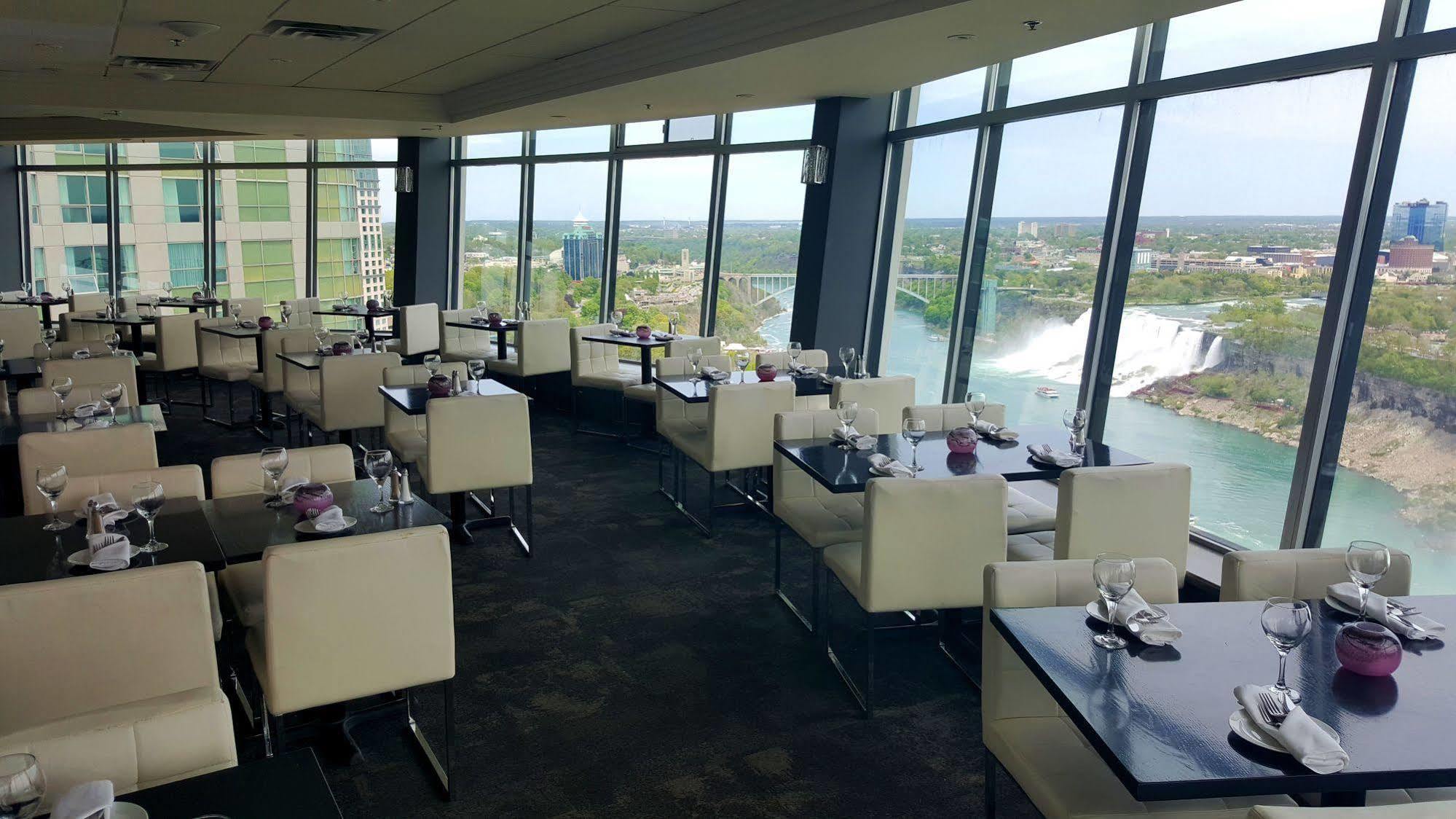 Tower Hotel At Fallsview Ниагарски водопад Екстериор снимка