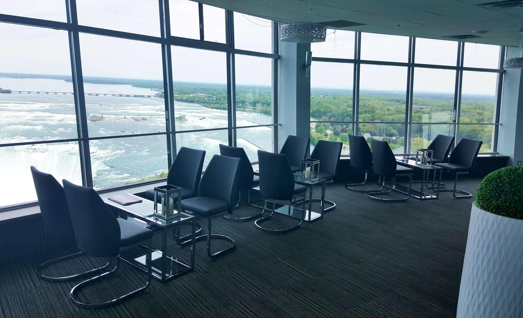 Tower Hotel At Fallsview Ниагарски водопад Екстериор снимка